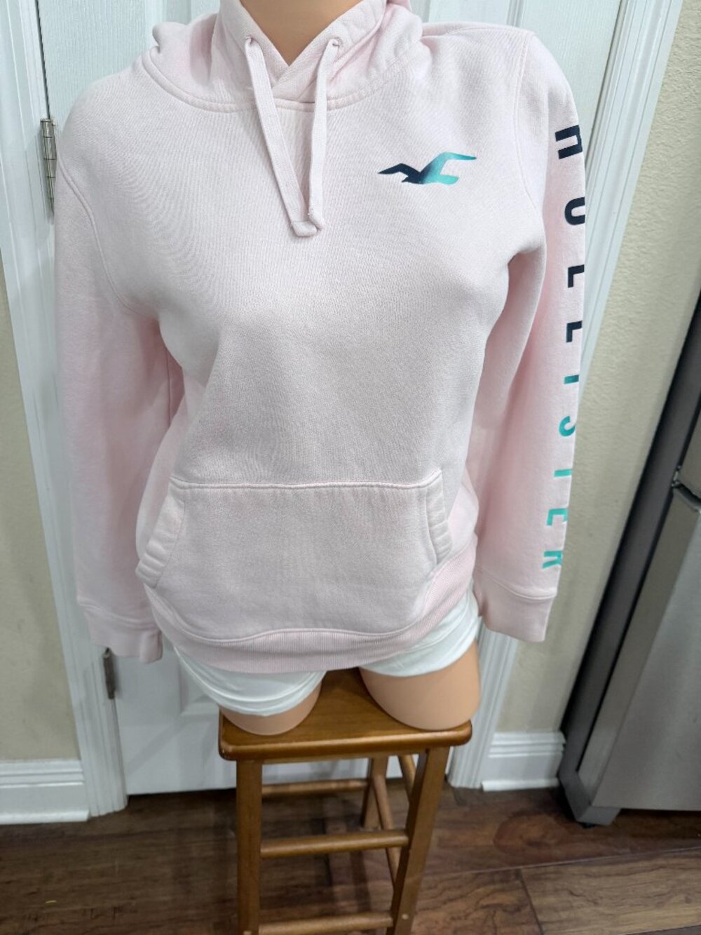 Hollister Pink Graphic Hoodie Sweatshirt XS Fleece Lined Pullover Logo Pocket